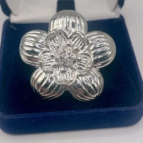 Vintage Crystal Silver Flower Brooch - Picture 6 of 7